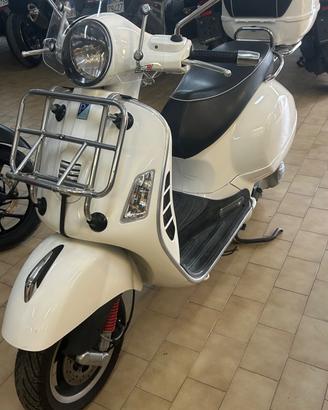 Piaggio Vespa 300 GTS