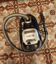 Aspirapolvere Rowenta RO6441EA con accessori 750W