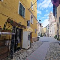 MONOLOCALE A BADALUCCO