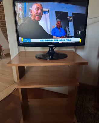 Tv led e tavolino