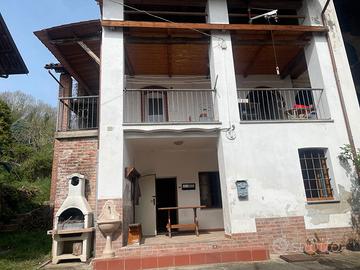 Casa d'epoca con terreno abitabile