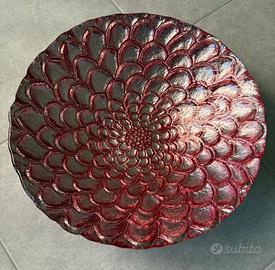 Piatto centrotavola in vetro rosso.