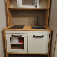 Cucina giocattolo ikea. gioco  per bambini