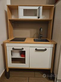 Cucina giocattolo ikea. gioco  per bambini