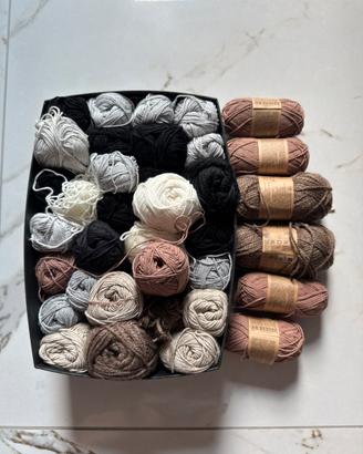 Gomitoli in cotone di diversi marchi come dmc, ecc