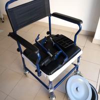 Sedia comoda con ruote