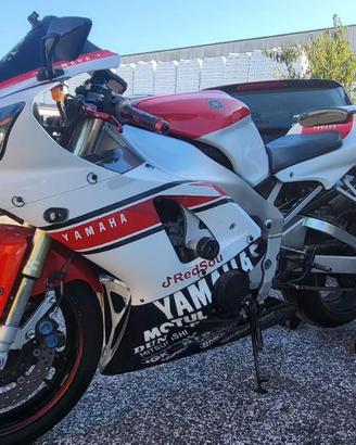 Yamaha yzf R1