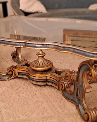 Tavolino da salotto in legno con piano in vetro