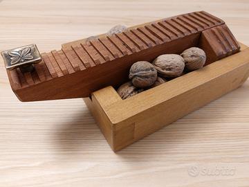 schiaccianoci in legno massello