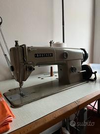 Macchina da cucire professionale