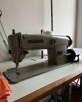 Macchina da cucire professionale