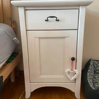 Comodino in vero legno minacciolo