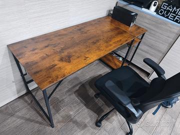 Scrivania in legno + sedia da ufficio 