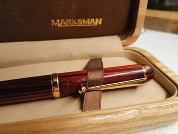 PENNA STILOGRAFICA MARKSMAN IN LEGNO CON CUSTODIA