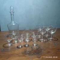 Bottiglia vintage con bicchieri 