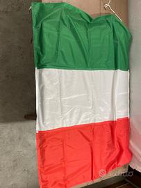 BANDIERA D'ITALIA  1 METRO 02 CM LARGHEZZA 65 CM A