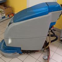 Macchina lavapavimenti