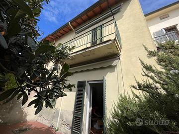 Villa di 150 m² con più di 5 locali a Poggio a Cai