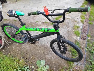 BMX  Verde e Nera 