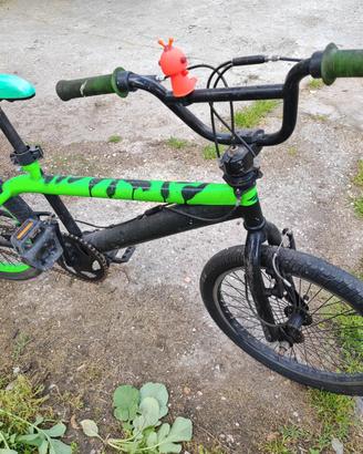 BMX  Verde e Nera 