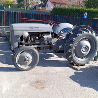Trattore Massey Ferguson epoca petrolio e benzina