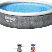 Piscina nuova mai aperta