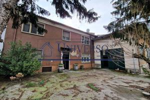 Villa di 450 m² con più di 5 locali e box auto a V