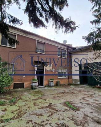 Villa di 450 m² con più di 5 locali e box auto a V