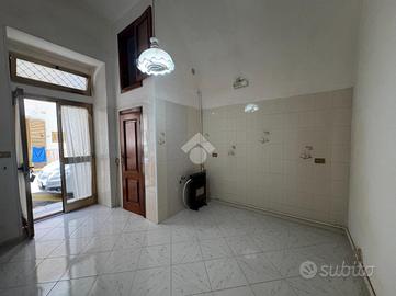 2 LOCALI A POLIGNANO A MARE