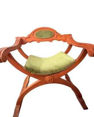 Sedia antica in legno intagliato con seduta classe