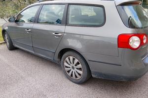 Passat anno 2006 - 294.000km con cerchi da 17"