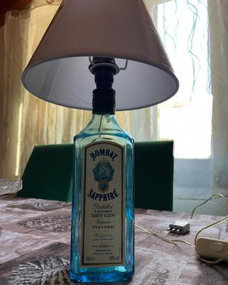 Lampada con bottiglia