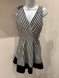 Abito con scollo a V a righe stile bambolina