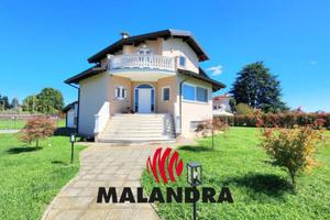 Villa di 262 m² con più di 5 locali a Oleggio