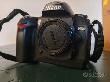 Nikon D 70 S con dobbia batteria