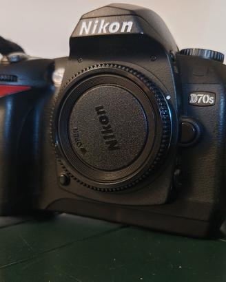 Nikon D 70 S con dobbia batteria