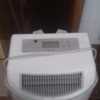 condizionatore mobile con ruote e tubo