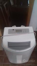 condizionatore mobile con ruote e tubo