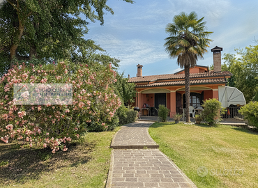 Villa singola con 10.000 mq. di terreno