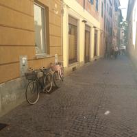 Negozio con tre vetrine