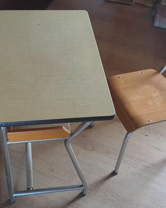 tavolino scuola con sedia