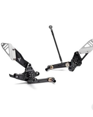 COPPIA PEDANE ARRETRATE ORIGINALI PER YAMAHA MT-07