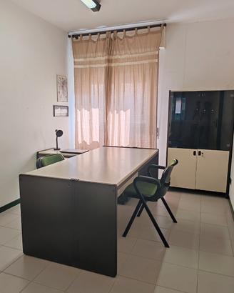 Arredo Ufficio Completo - Scrivania e 2 Armadi