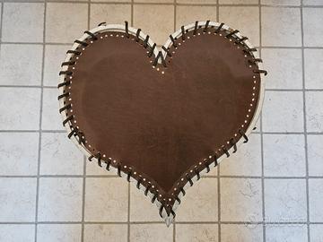 Tavolino portaoggetti a forma di cuore