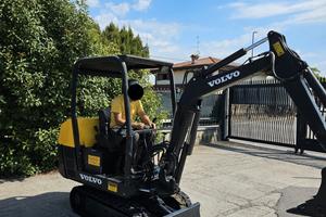E232 - Mini escavatore 15 q.li Volvo EC15