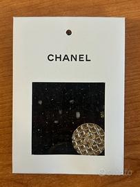 bottone Chanel originale con campione in tessuto