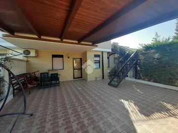 VILLA A SCHIERA A CASSANO DELLE MURGE