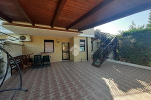 VILLA A SCHIERA A CASSANO DELLE MURGE