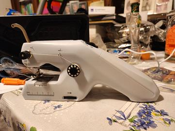 macchina per cucire portatile come nuova accessori