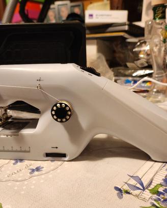 macchina per cucire portatile come nuova accessori